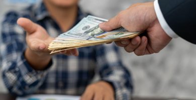 Los pros y contras de solicitar un préstamo personal